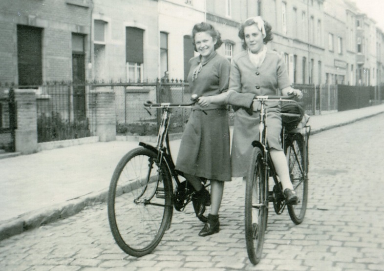 Nadine and her sister Michou with their bicycles