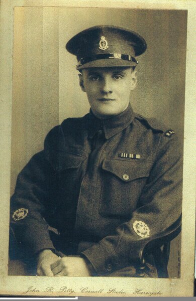 WO2 H E HOLMES MM