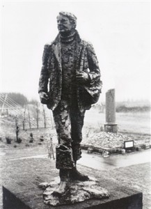 Line Crossers memorial statue at Lage Zwaluwe